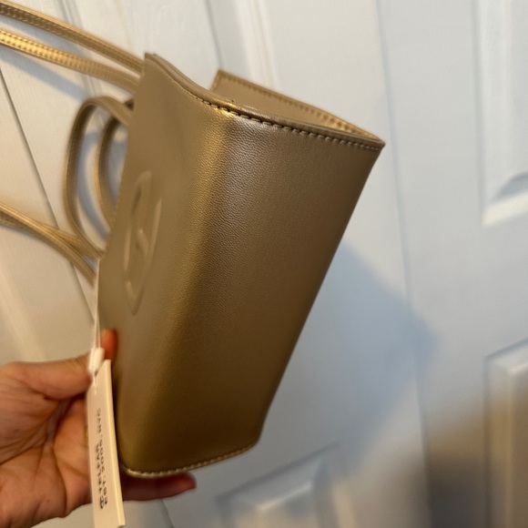Telfar Bag Small|Gold
Authentic with receipt - Picture 4 of 9